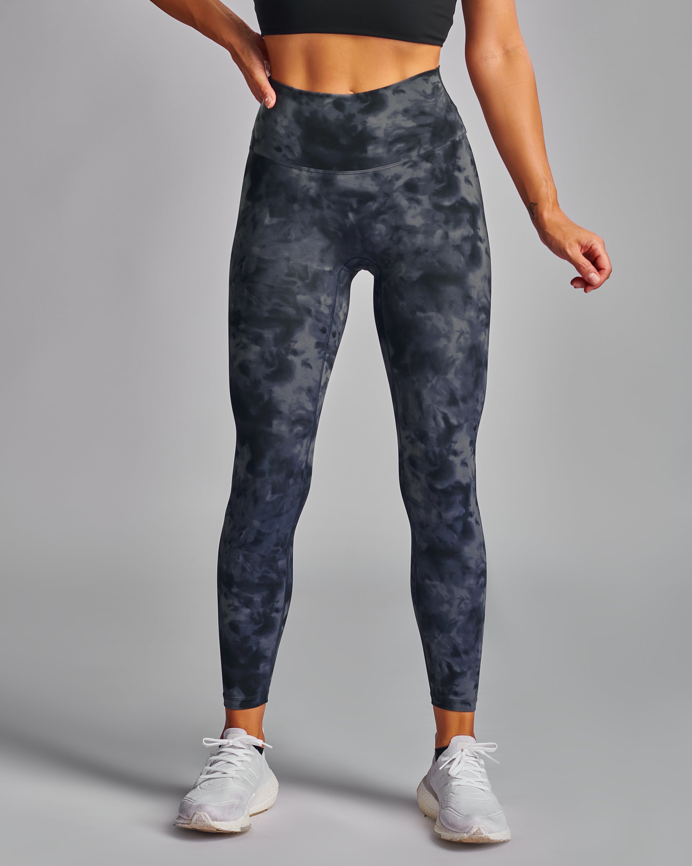 Align Leggings. Graphite Black Print Ultralux fabric. – Pineapple Athleisure